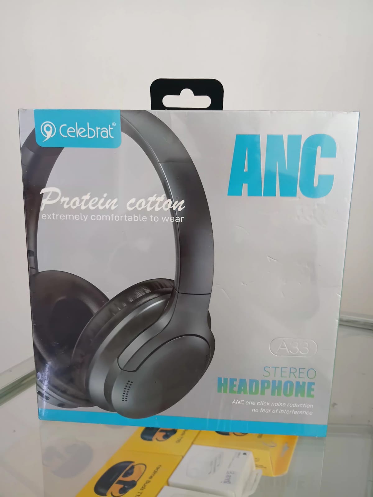 Celebrat Super Bass Stereo Wireless Eaphone